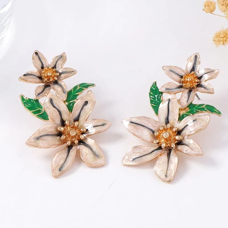 New Fashion Guofeng Earrings, Creative and Original, in Alloy with Flower Shape Drop Polish, Versatile