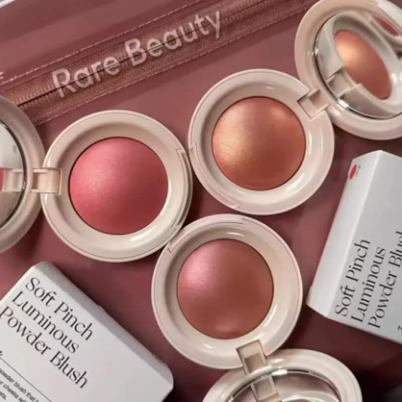 Rare Beauty Powder Blush Highlight Stick Illuminante con Specchio, Trucco Viso Luminoso a Lunga Durata, Cosmetici Idratanti Naturali e Radianti