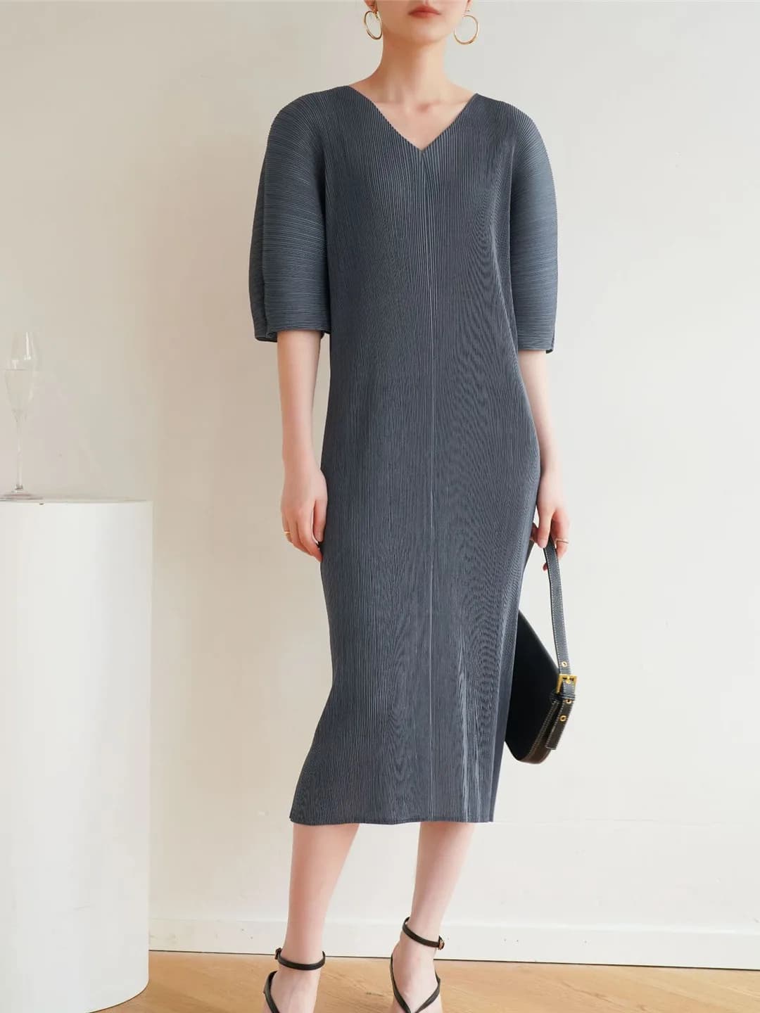 Abito Elegante con Scollo a V, Plissettato, Ampio e Casual, Taglie Forti, Effetto Snellente e Modellante, Vita Alta, in Poliestere, per Primavera Estate, Ideale per il Commuting Urbano