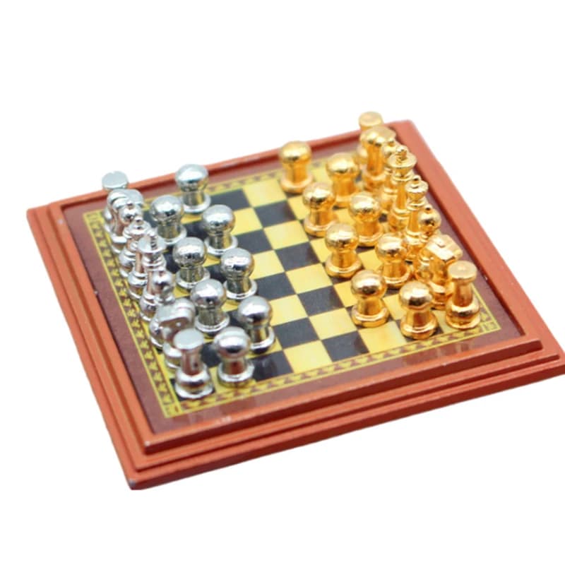 TH 1 Set Scacchiera con Pezzi, Modellino Scena Soldati, Decorazione Casa, Giocattolo per Bambini, Set Scacchi Internazionali in Miniatura in Lega 1:12 per Casa delle Bambole