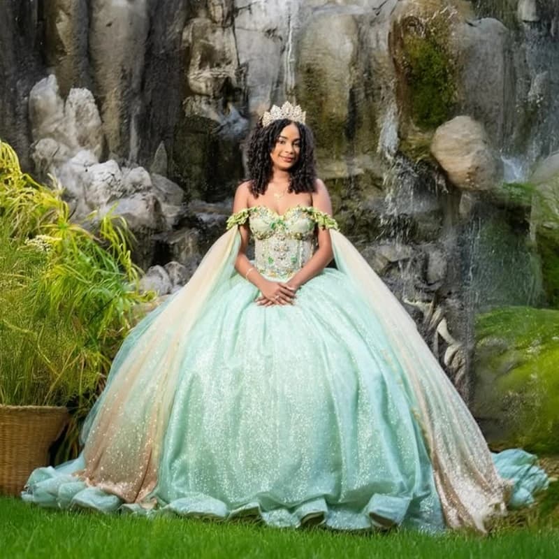 Abiti Quinceanera verde menta lucido personalizzati con spalle scoperte Applique in cristallo con paillettes Pizzo Coda lunga Vestido 15 Quinceanera