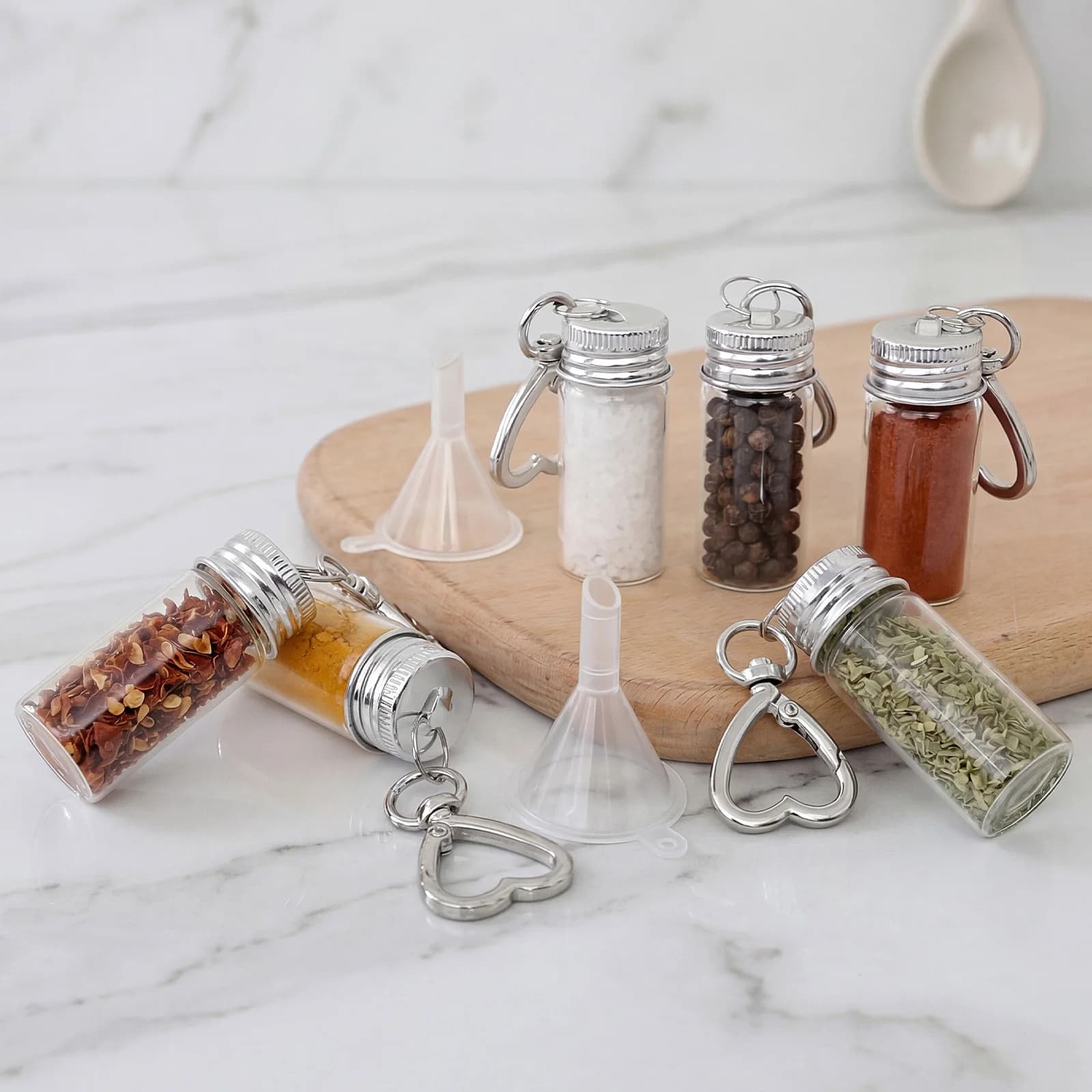 Set di 6 mini portachiavi con bottiglie per condimenti, con mini imbuto, barattoli portatili in vetro trasparente con coperchio per viaggi, campeggio e picnic
