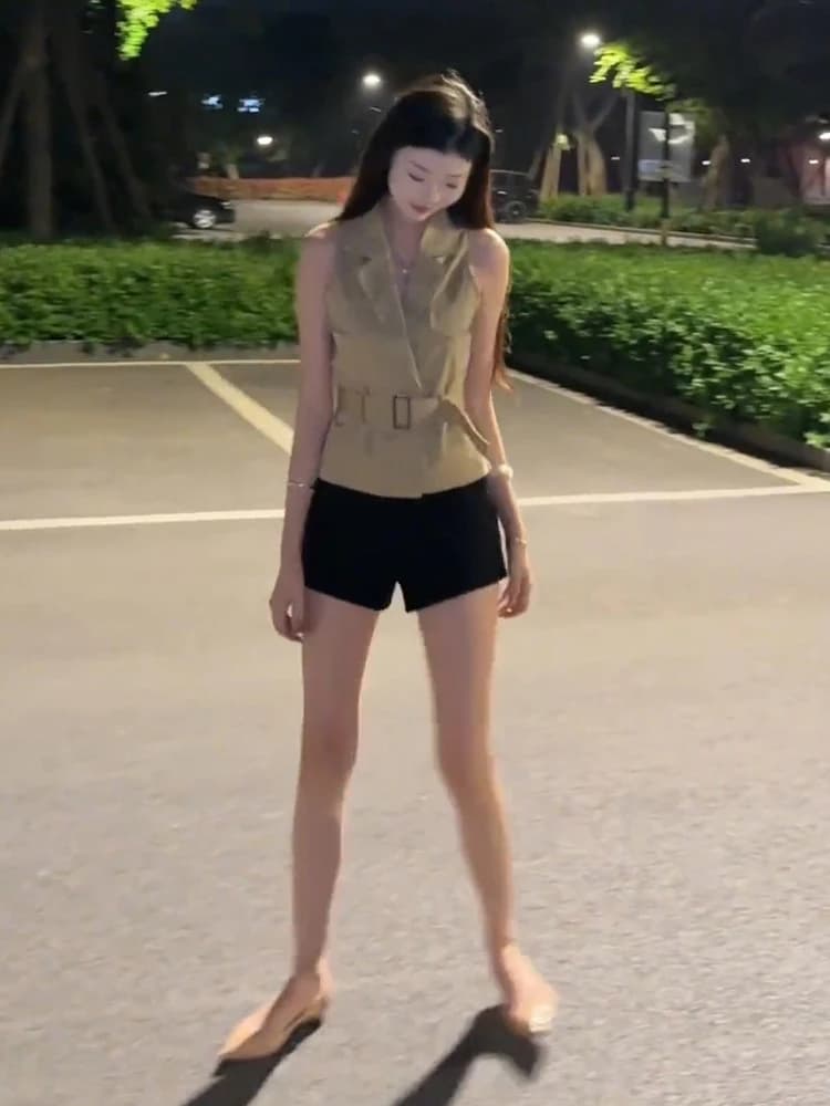 Elegant Summer Suit Set with Shoulder Bared Sleeveless Vest And Shorts High Fashion Sense Slimming Effect Waist Cinch