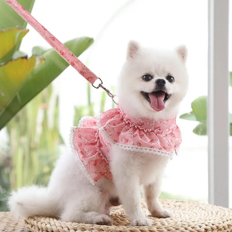 Pettorina per cani e gatti Set guinzaglio regolabile in pizzo carino stampato floreale Pettorina per animali domestici Gilet Vestiti per cani Pettorina a rete per cuccioli Accessori per cani