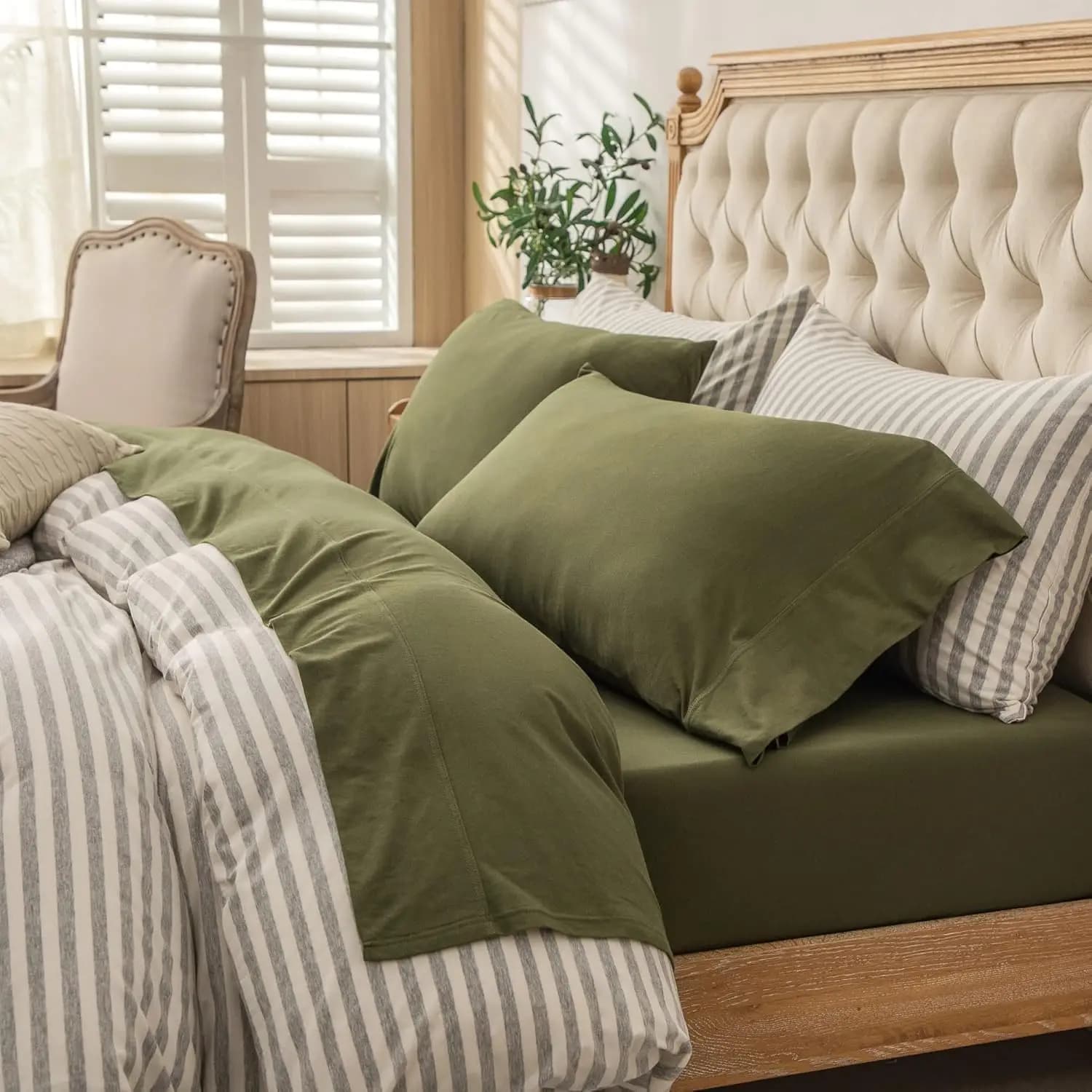 Set di lenzuola Queen Size in jersey, 4 pezzi, cotone super morbido e traspirante, adatto a materassi con tasche profonde fino a 20 pollici, verde oliva