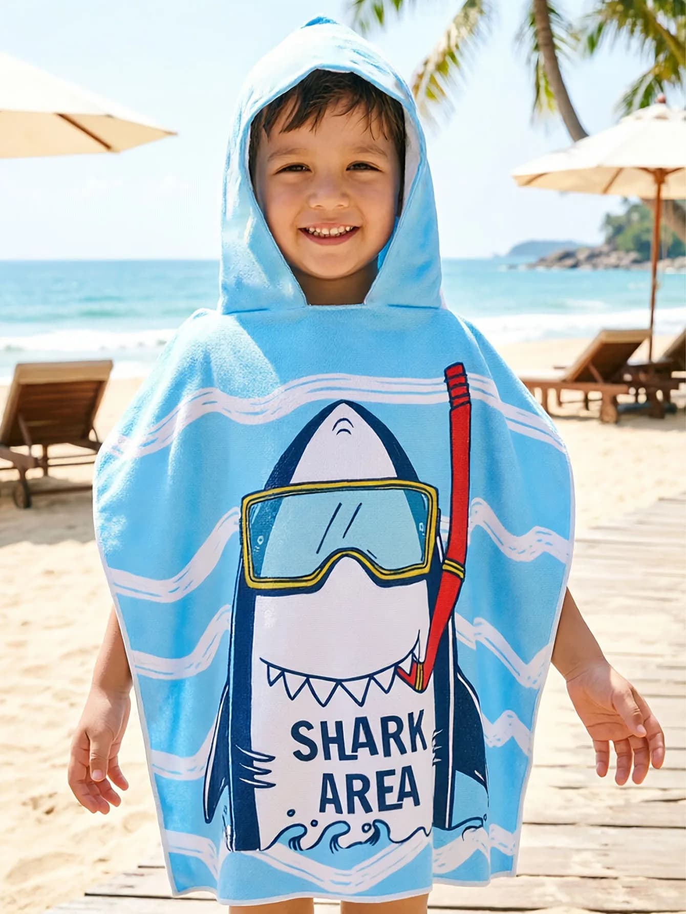 Accappatoio con stampa di squali da cartone animato, morbido e super assorbente, ideale per spiaggia, piscina, mare, campeggio, regalo per bambini dai 2 ai 9 anni, maschi e femmine.
