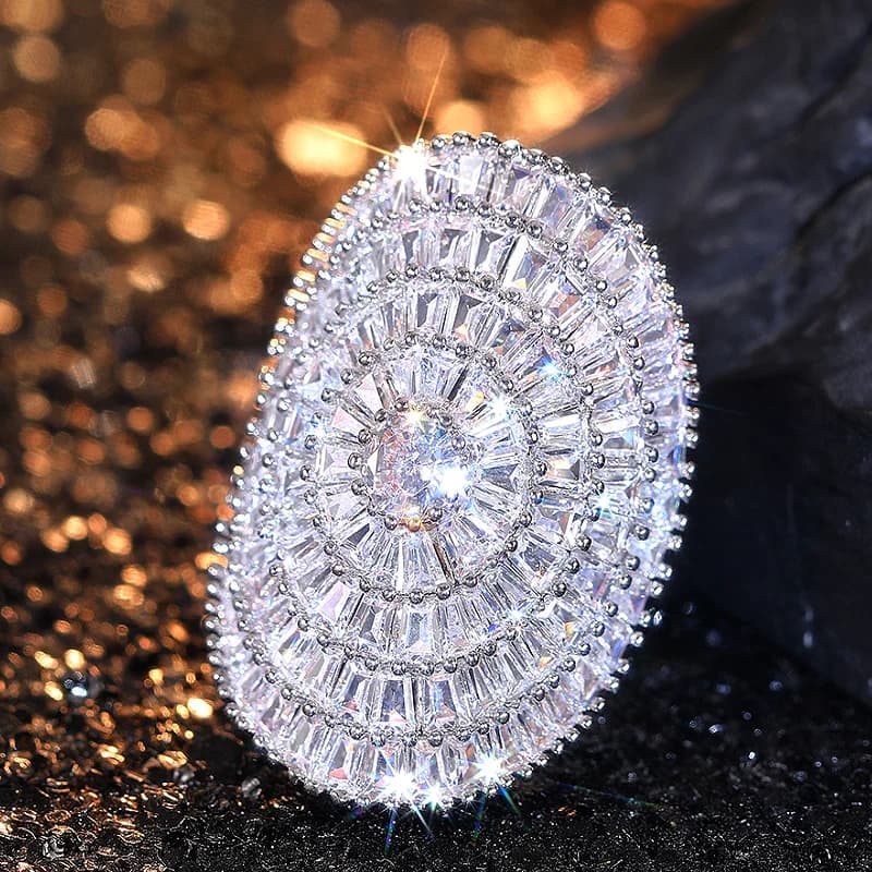 Huitan Anelli da donna di colore argento di lusso brillante design ovale grande per gioielli di accessori eleganti fantasia per fidanzamento festa di nozze