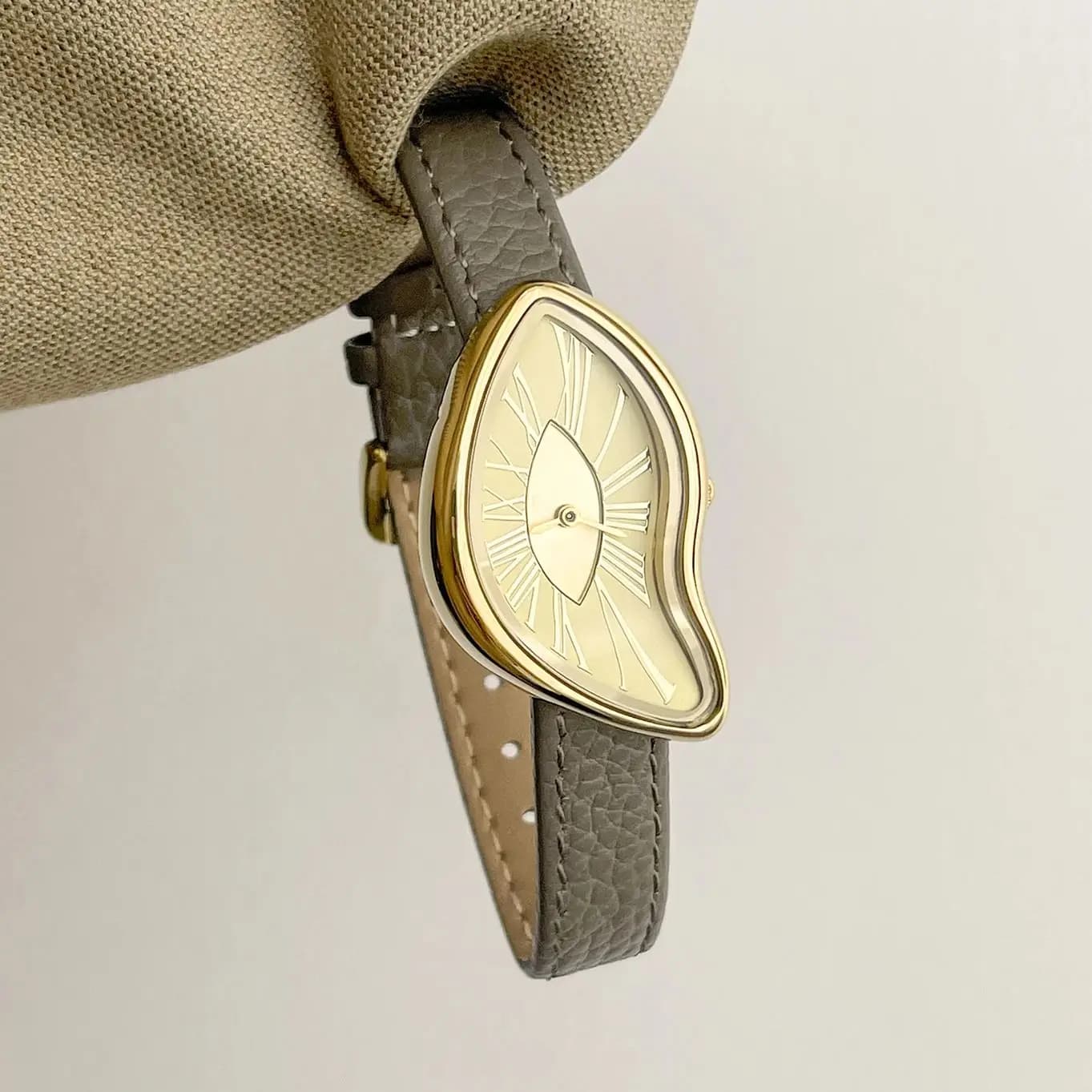 High Quality Retro Creative Women's Watch, Design With Embroidered Irregular Dial, Fashionable Leather Waterproof Quartz Women's Watch, Gift idea