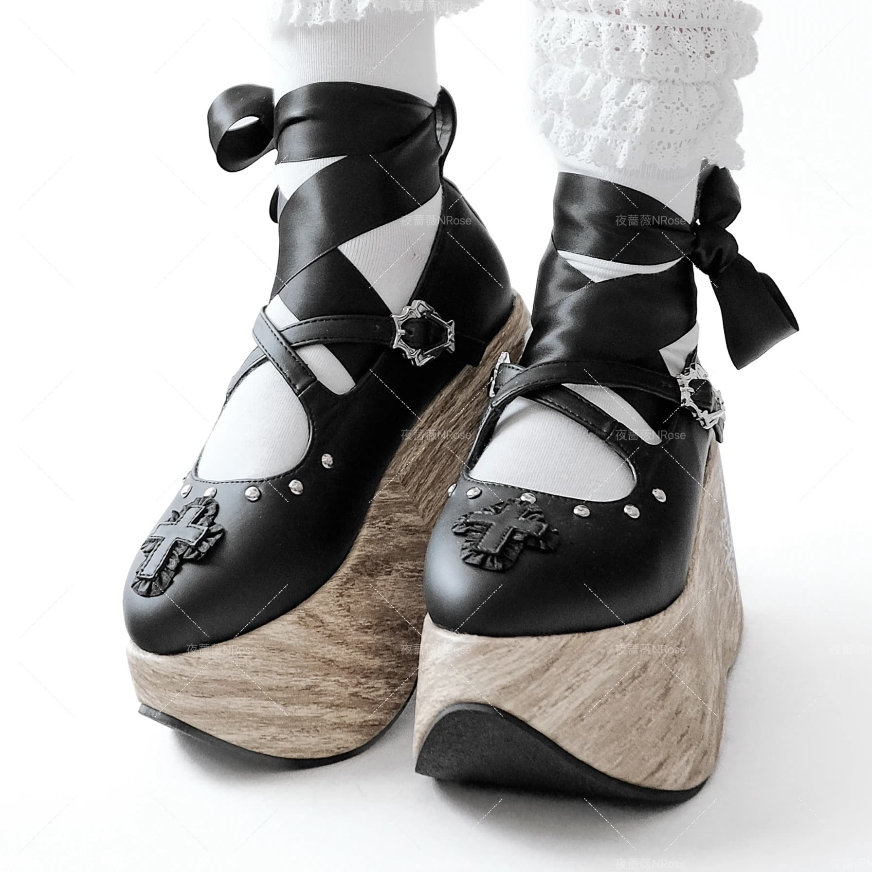 Bambola ninne nanne gotiche con venature del legno, suola spessa, scarpa singola, cinturino per subcultura gotica, scarpa da cavallo a dondolo incrociato