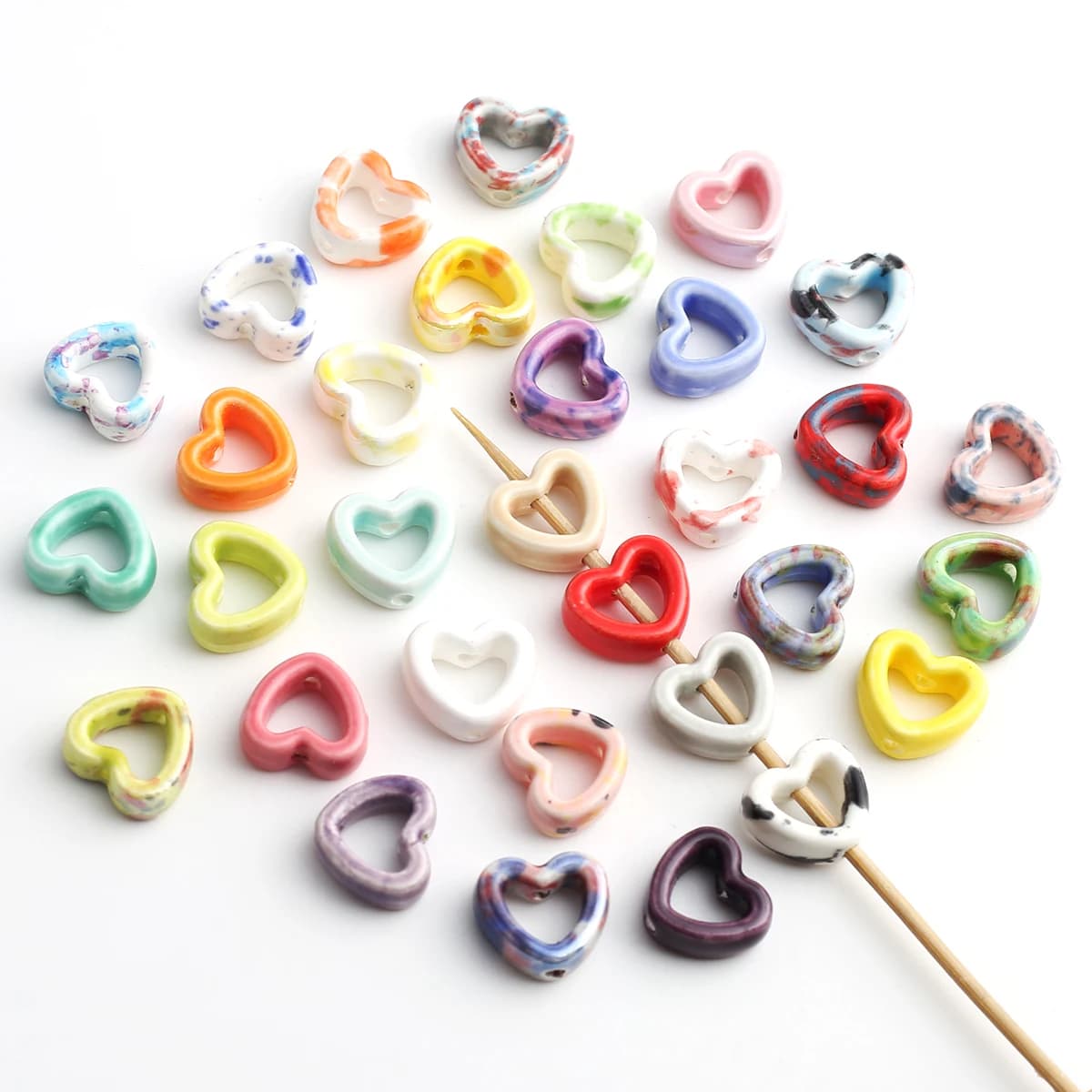 14 perline in ceramica multicolori da 14 mm a forma di cuore scavato, perline lucide per la creazione di gioielli fai da te, adatte per braccialetti fai da te.