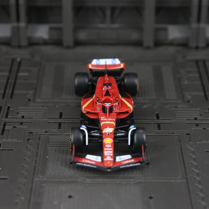 Bburago 1:43 Ferrari F1 team container truck alloy racing car model suitable for collection and can be given as a gift