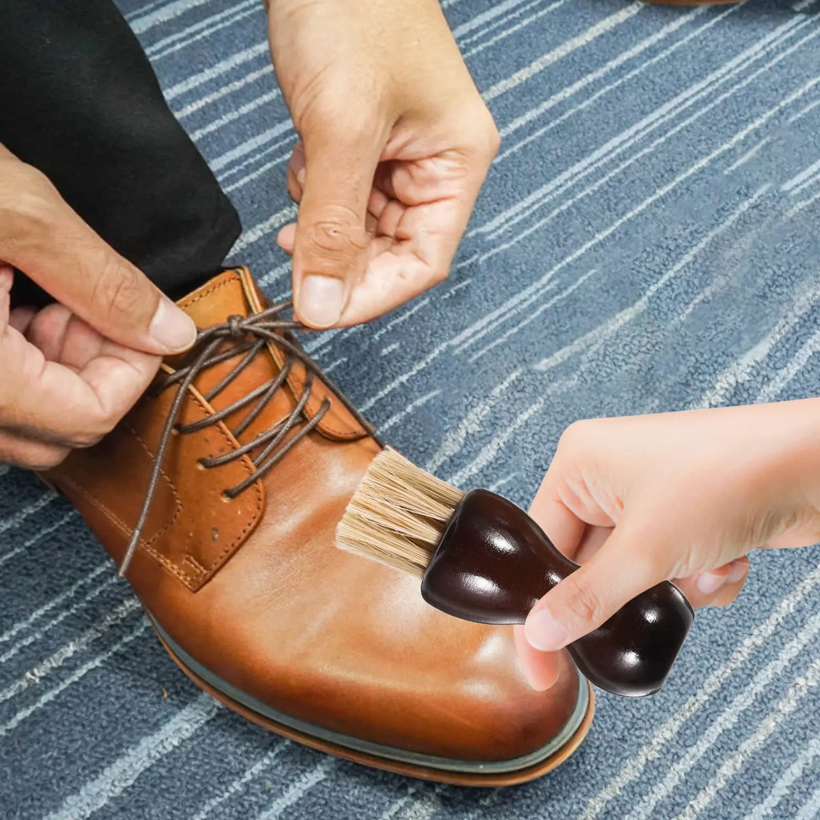 Mini spazzola per scarpe da 2 pezzi per lucidare le scarpe, applicatore per la pulizia efficiente con setole morbide, adatta alla tasca, ideale per il trasporto.