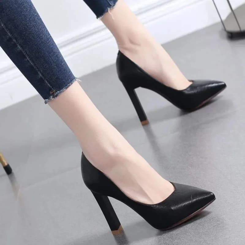 sapatos femininas moda donna leggero in pelle verniciata nera primavera scarpe con tacco a spillo signora casual beige scarpe da ufficio a428