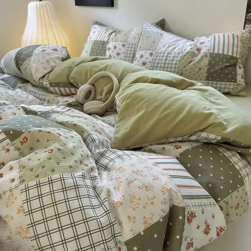 Set biancheria da letto copripiumino fresco blu floreale. Set letto Yann stropicciato di quattro pezzi, lenzuola in cotone per il lavaggio delle lenzuola