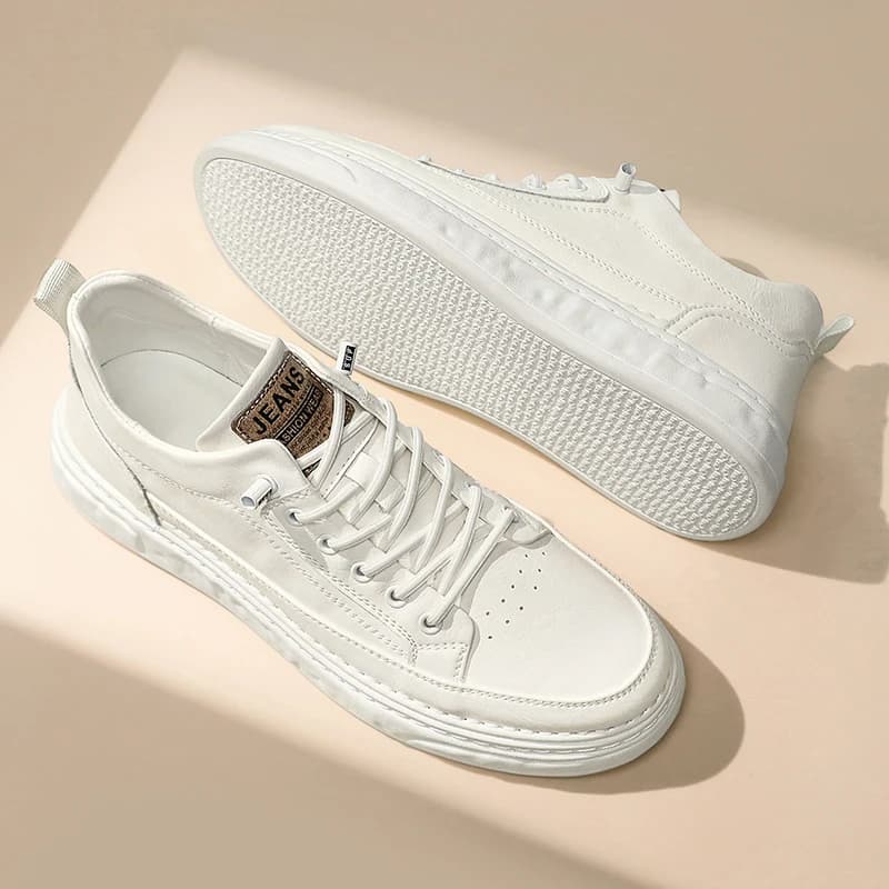 New casual men's board shoes Comfortable and high-quality styles Outdoor leisure classic young shoes Black and White Classic