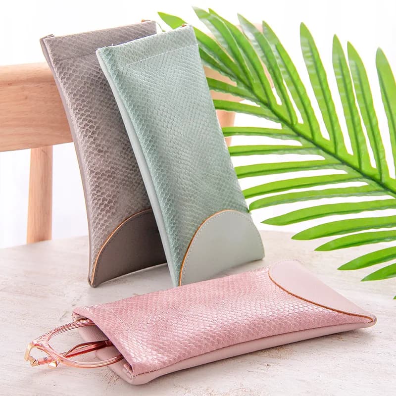 Astuccio per Occhiali in Pelle con Stampa Serpente alla Moda, Chiusura Automatica, Custodia Portatile per Occhiali da Sole