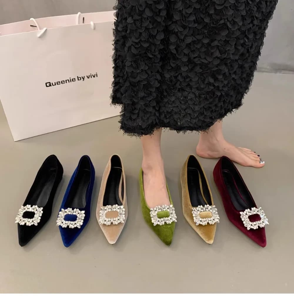 2025 Primavera e autunno nuova moda francese scarpe da donna casual piatte piatte in pelle scamosciata a punta rossa con diamanti d'acqua bocca superficiale