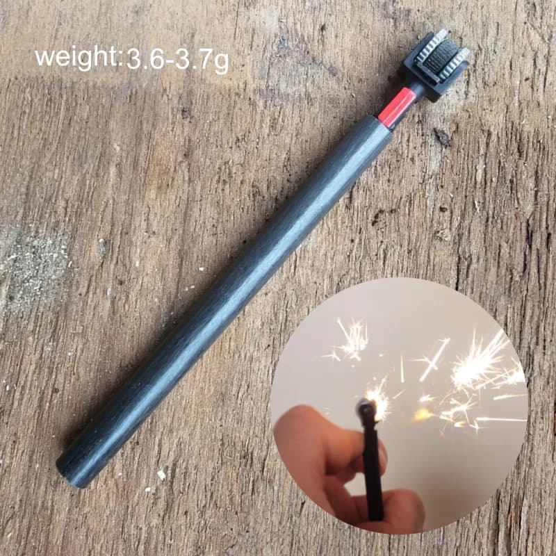 Accendino ultraleggero al solo accendino da 3,7 g con manico in fibra di carbonio Mini accendino carino con alta frequenza di accensione