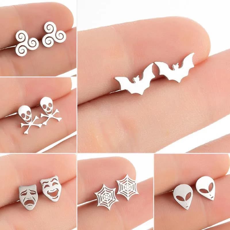 Stainless Steel Bat Stud Earrings for Women Men Punk Halloween Party Gift Goth Skull Spider Web Earings Cosplay Piercing Jewelry