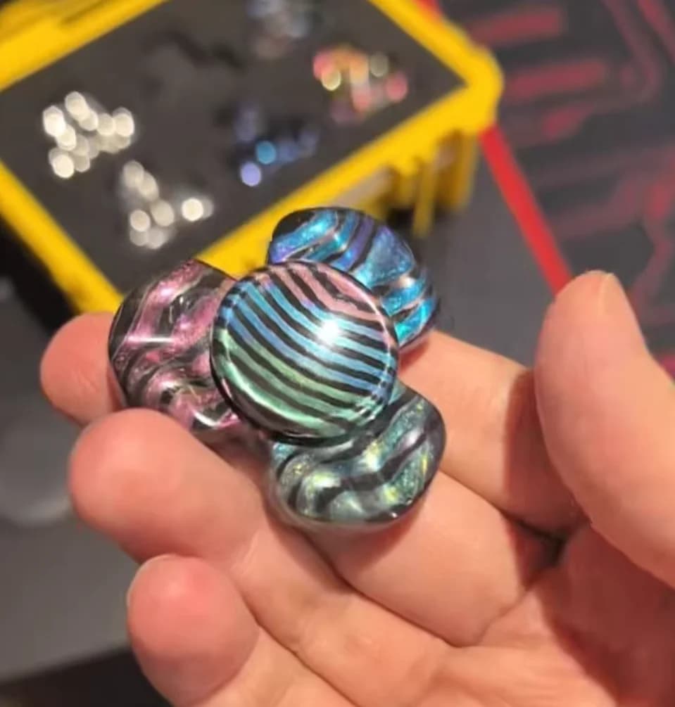 Giocattolo di decompressione fidget spinner zircuti Dune a tre foglie EDC DOM usato
