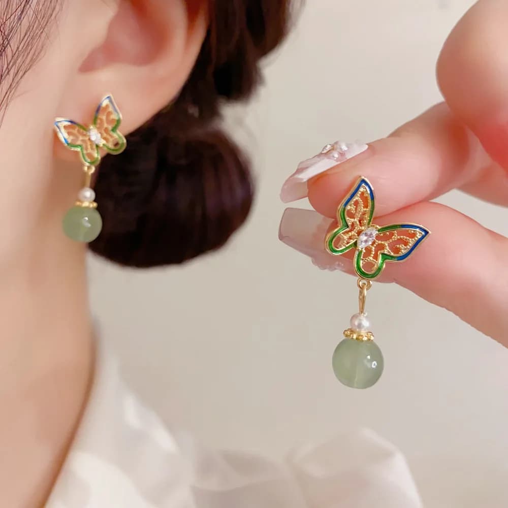 Vintage Enamel Butterfly Drop Earrings Delicate Green Beaded Pendant Chic French Style Romantic Ear Jewelry For Women