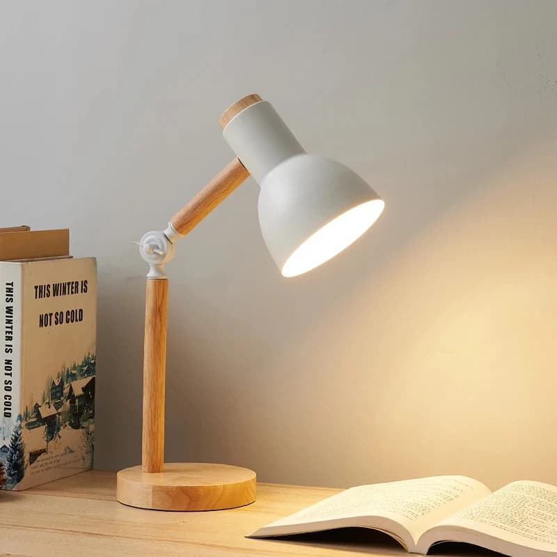 Lampada da Tavolo in Legno Creativa Stile Nordico, Luce LED Orientabile Semplice per Comodino/Protezione Occhi, Lampada da Lettura e Studio