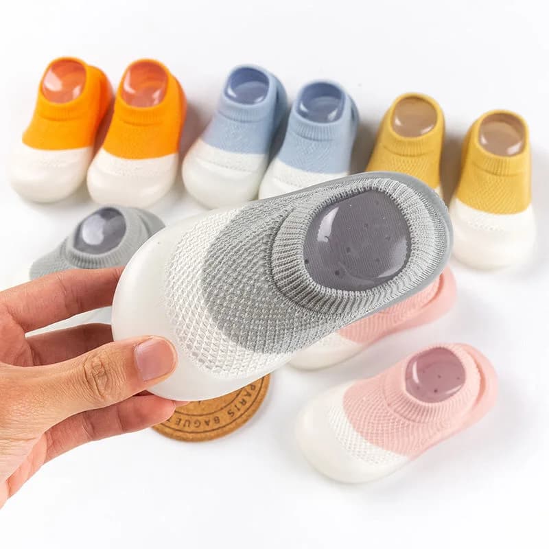 Estate nuove scarpe in cotone pettinato antiscivolo e traspiranti per bambini con suola morbida scarpe da passeggio per bambini calzini da pavimento per bambini con faccia in rete