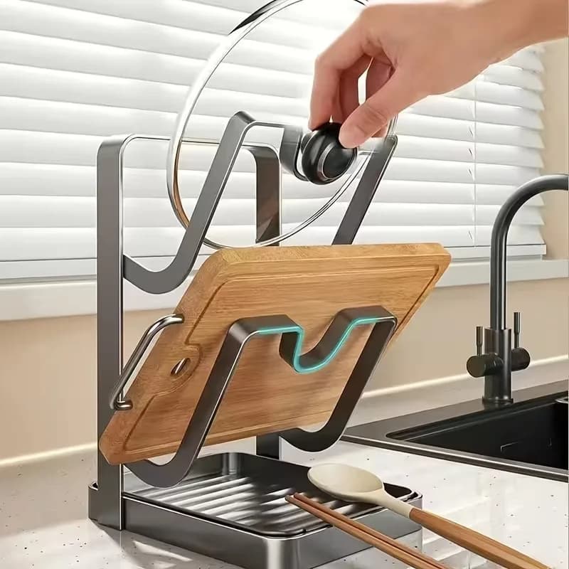 Lo scaffale da appoggio per coperchi di pentole e tagliere include un scarico degli utensili per mantenere la tua cucina pulita e organizzata