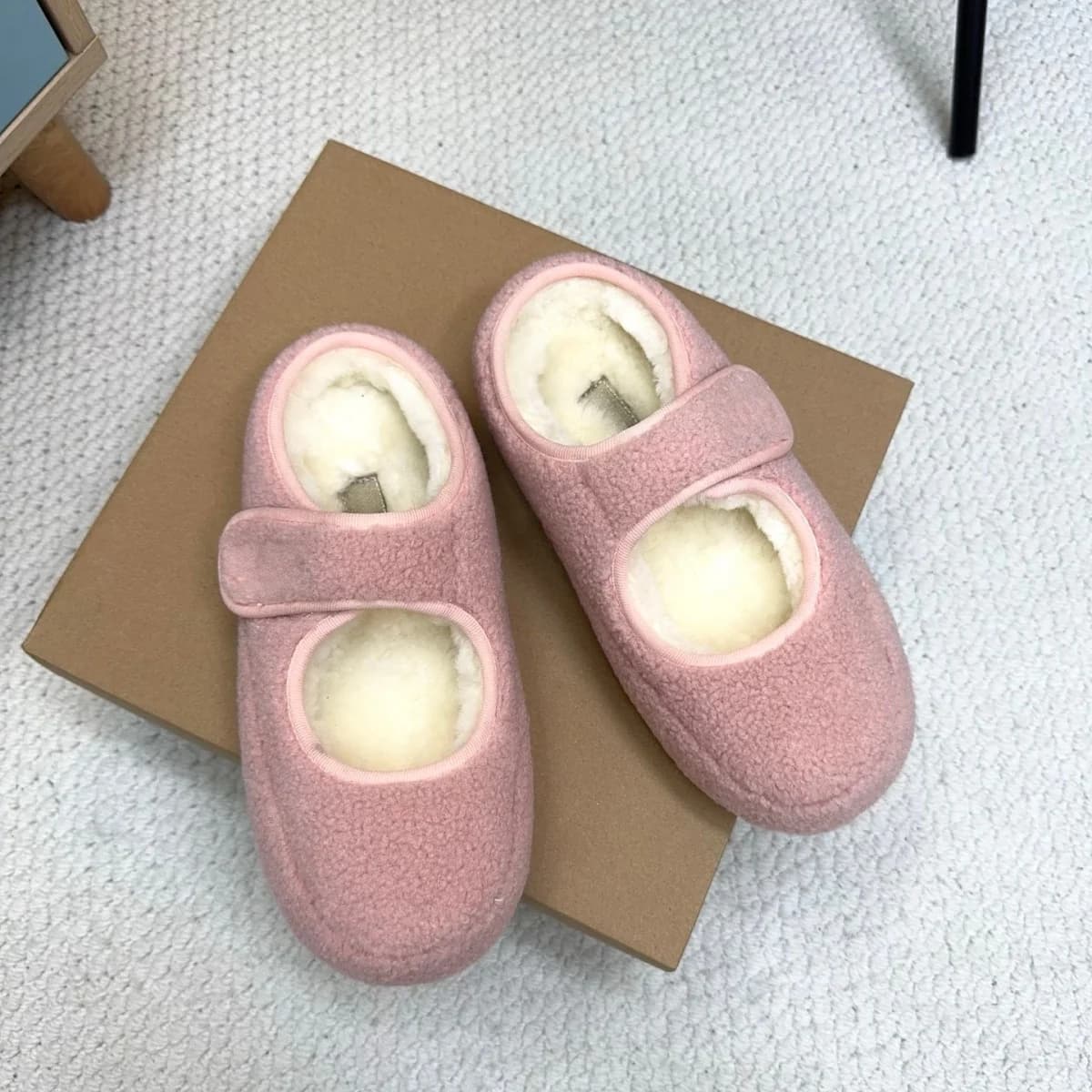 2026 High-Quality Velcro Fluffy Head Sandals for Women--hb824