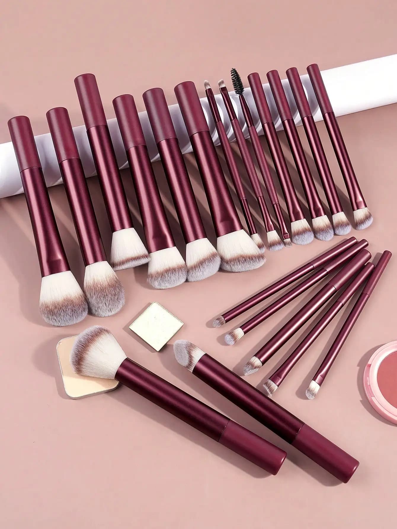 MAANGE Set di pennelli per trucco professionali in alluminio da 8 pezzi/10 pezzi/12 pezzi/15 pezzi/20 pezzi/25 pezzi, include pennello morbido per fondotinta, pennello per correttore, pennello per ombretto, pennello per sopracciglia, pennello per sfumare, pennello per illuminante, adatto per cosmetici in polvere, liquidi e creme, ottimo