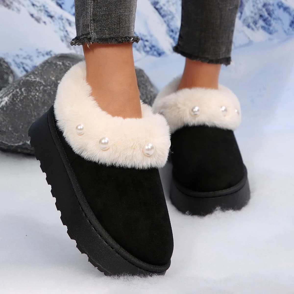 2025 Stivali da neve caldi antiscivolo con suola spessa da donna addensati in inverno Scarpe classiche in cotone a testa tonda decorate con perle.