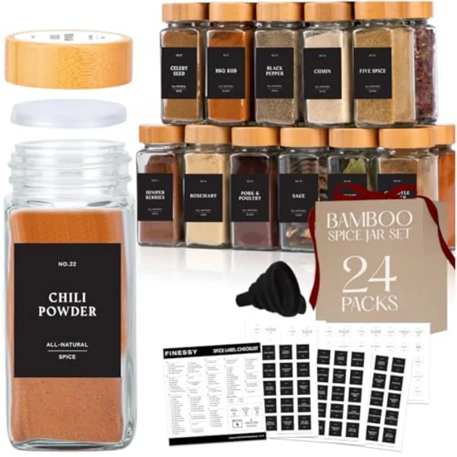 Set di 24 Barattoli in Vetro per Spezie con Etichette e Coperchi Dosatori, Contenitori Quadrati Trasparenti da 4oz