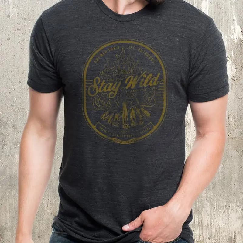Maglietta da uomo Stay Wild Black Tri Blend per escursioni in campeggio e amanti della natura