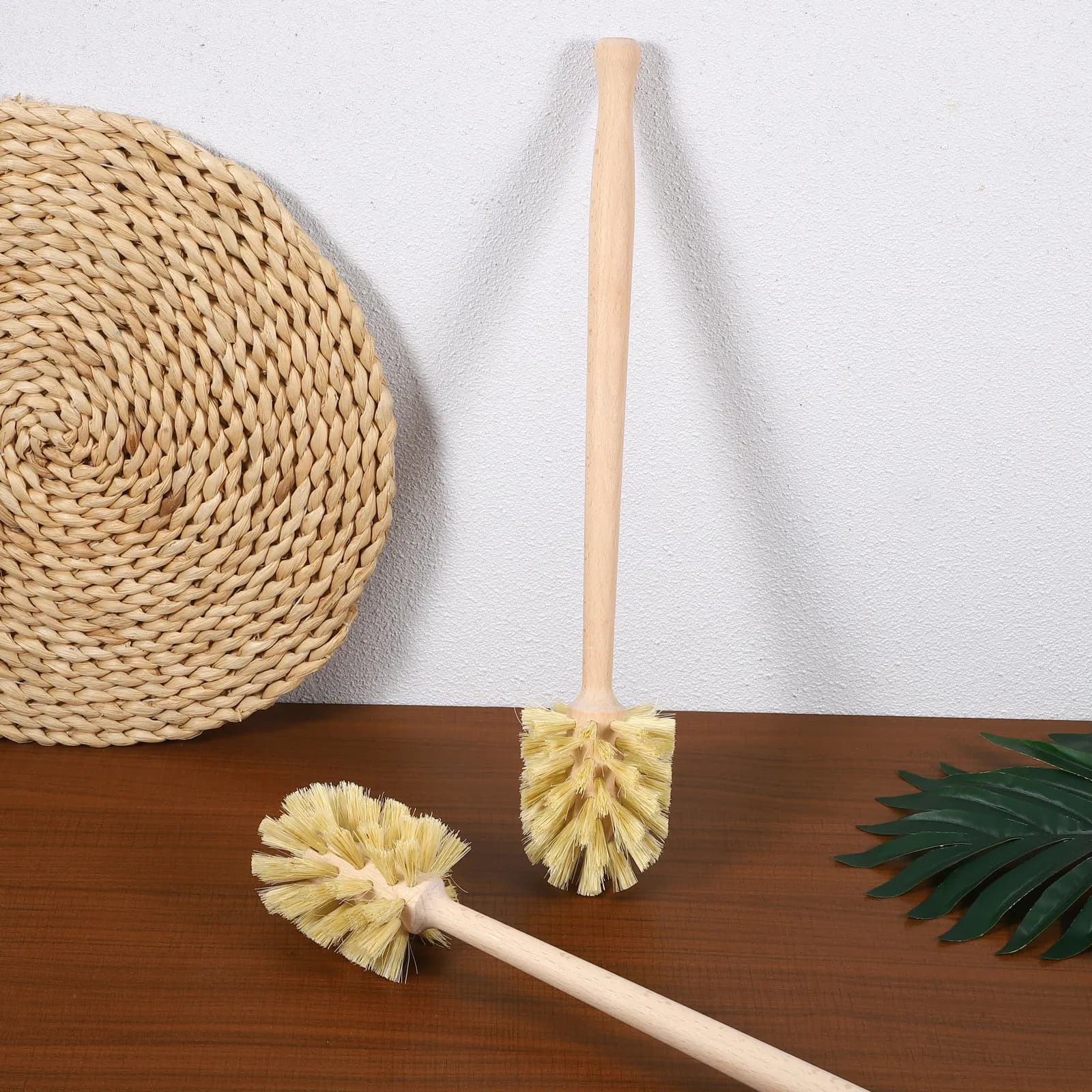 Set di 2 Spazzole per WC in Sisal con Manico Lungo in Legno per Pulizia Profonda del Bagno, Spazzola per Lavabo con Setole Flessibili e Resistenti