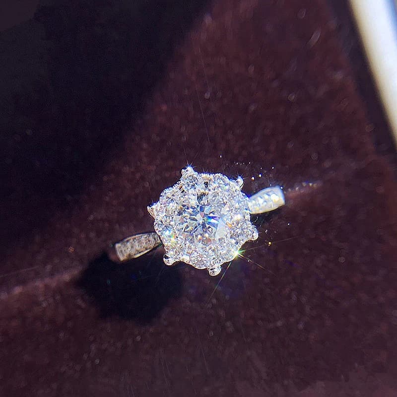 Huitan Dazzling Crystal Cubic Zirconia Luxury Rings Women Bling Bling Engagement Wedding Accessories Silver Color Trendy Jewelry