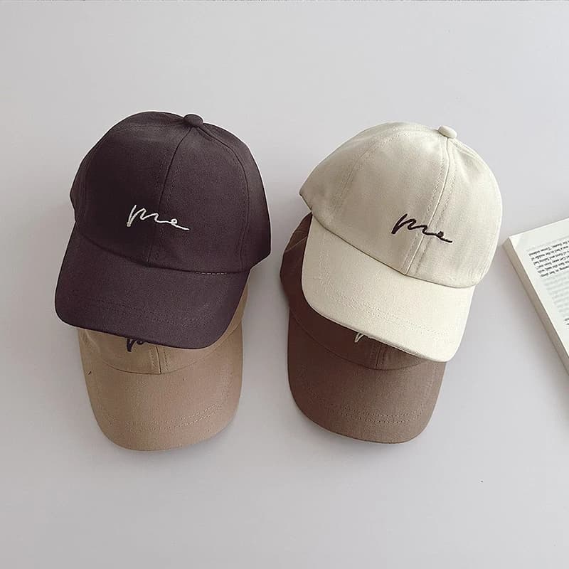 Cappello da baseball per bambini in tinta unita 2-8 anni Ragazzi Ragazze Cappelli in lingua d'anatra Visiera per protezione solare per bambini in cotone Lettera di moda Berretto con visiera per bambini