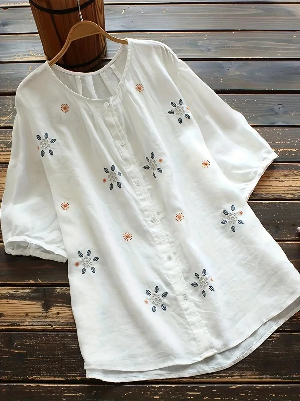 Camicetta frontale con bottoni ricamati floreali, camicetta casual a maniche corte per la primavera e l'estate, abbigliamento da donna