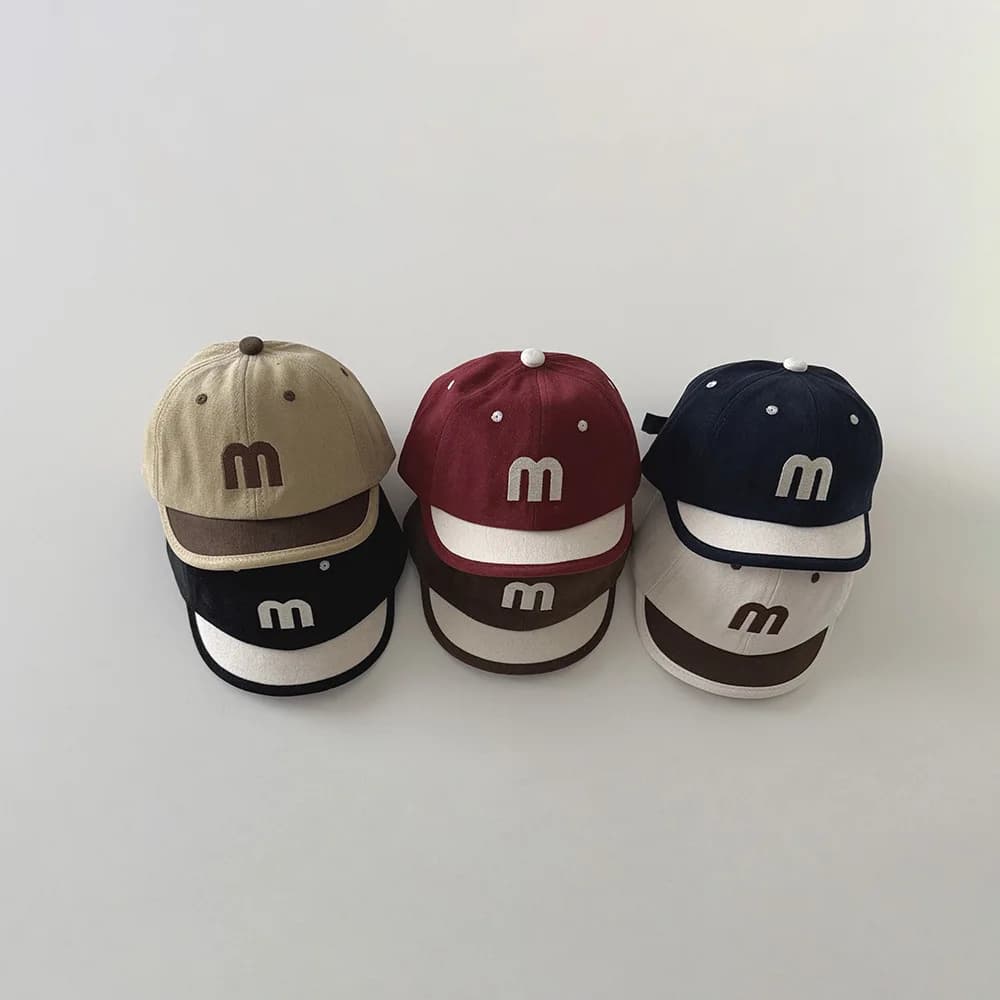 Cappello da bambino 1-4 anni Autunno e inverno Nuovo berretto da baseball a tesa corta con lettera M Berretti da neonato per ragazzi e ragazze