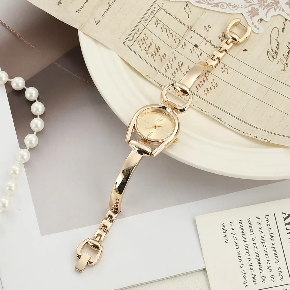 Vintage Round Quartz Watch Elegant Metal Luxury Quartz Watch Gift for Women