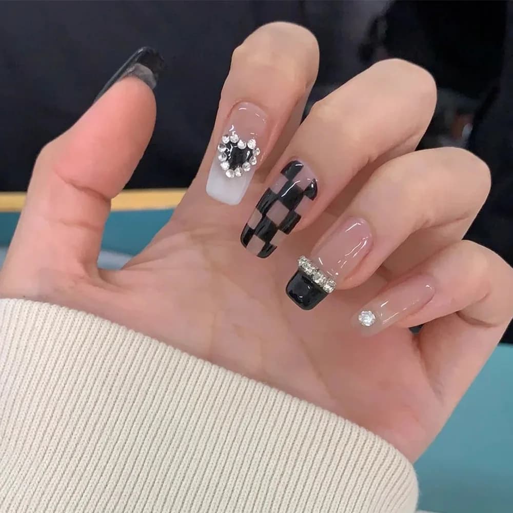 Nuovo 2026: Patch per Unghie Stile Elegante e Moderno con Motivo a Diamante e Plaid, per Manicure Dolce e Trendy