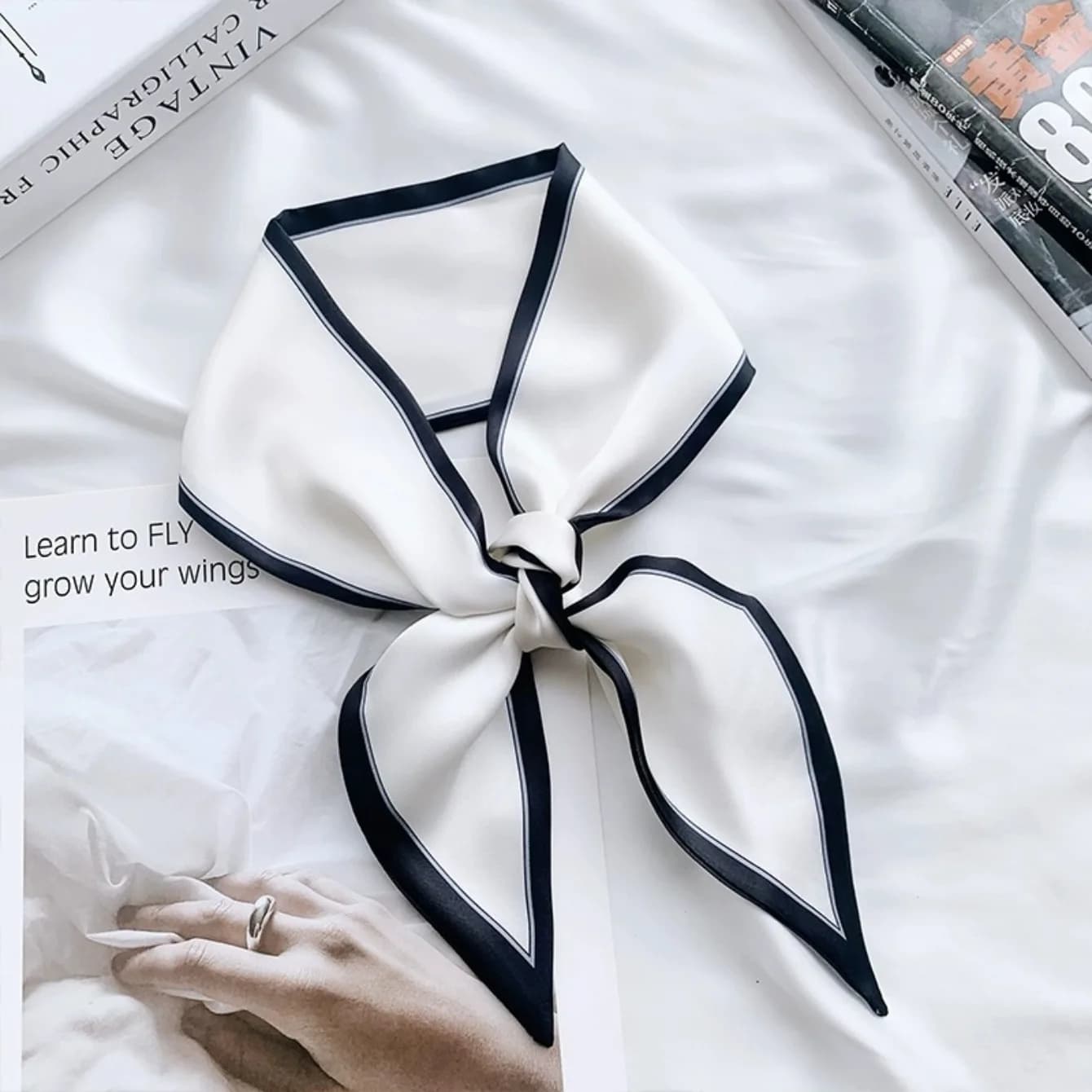 1 pezzo di sciarpa di seta alla moda con bordi a contrasto per donna, bandana per la vita quotidiana, fascia per capelli, ideale per abbellire il tuo look