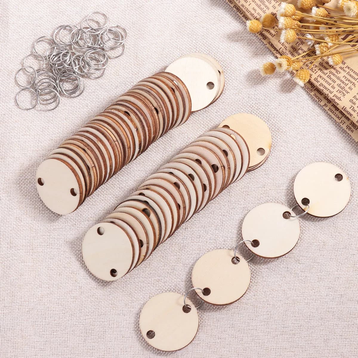 50 Pezzi di Fette di Legno con Anelli in Ferro, Accessori per Calendario, Promemoria Compleanno Fai da Te, Calendario da Appendere in Legno, Decorazione per la Casa