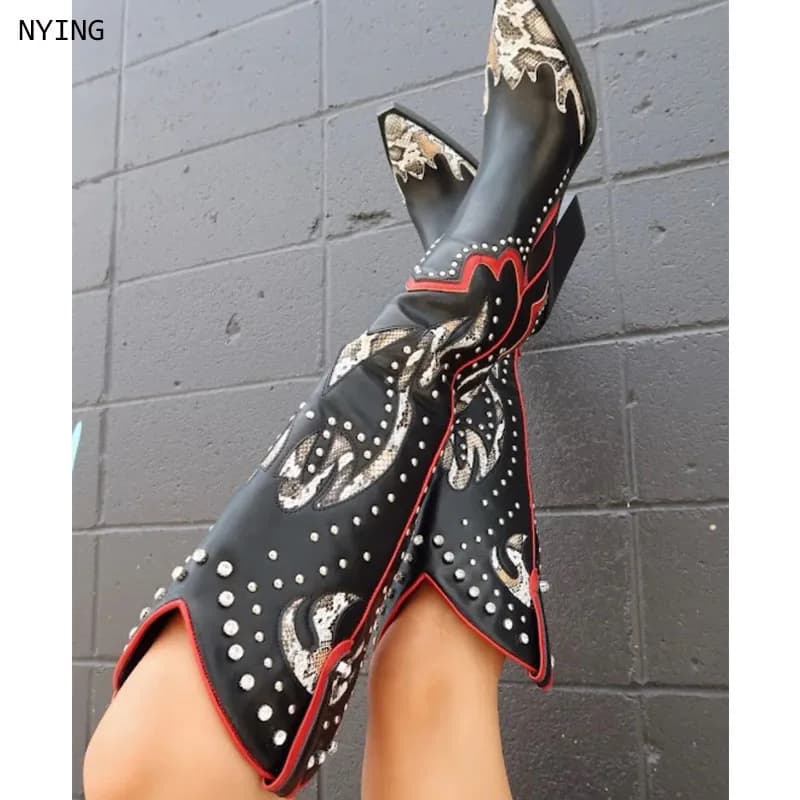 2025 Plus Size 44 Stivali alti al ginocchio occidentali ricamati da donna Stivali da cowboy da cowgirl Stivali con tacco grosso Scarpe occidentali da donna