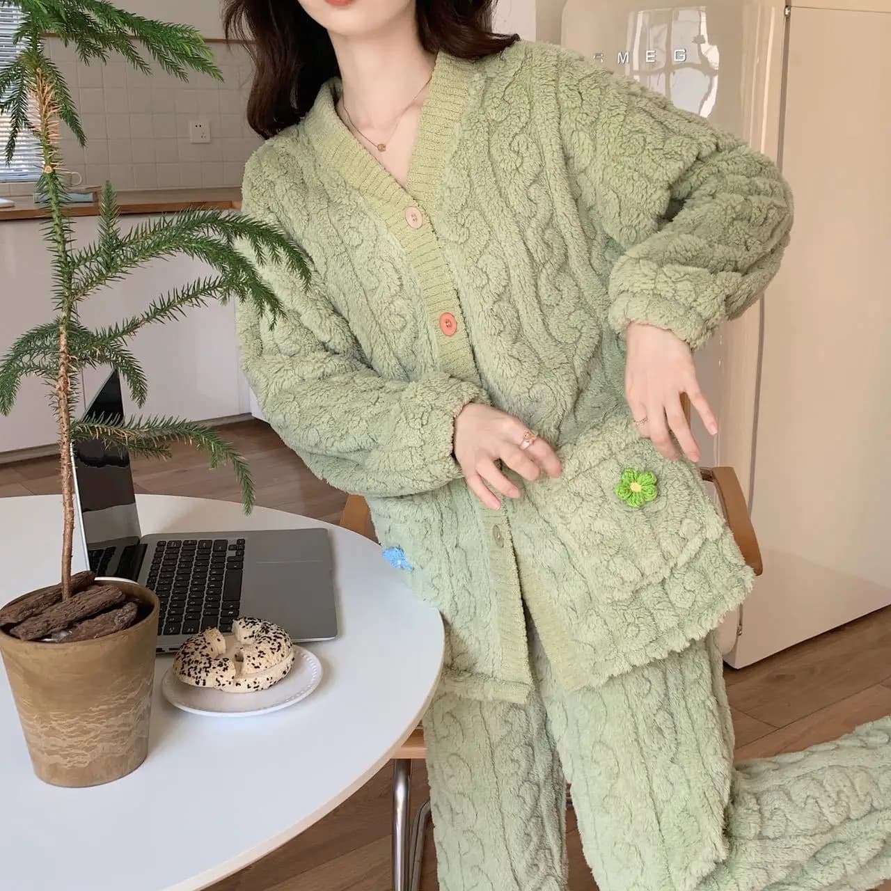2025 New Flannel Jacquard Plush Homewear Ladies' Autumn/Winter Coral Fleece Pyjama Set Cardigan Long-Sleeved Autumn/Winter Wear