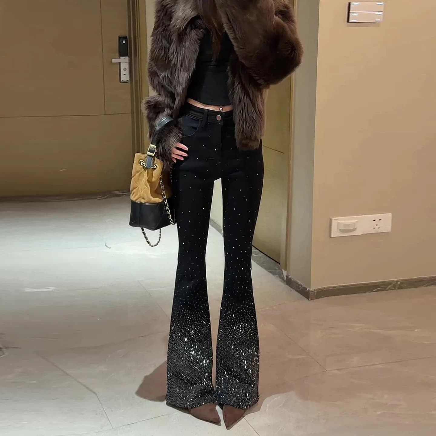 Jeans Neri a Vita Alta con Strass, Modello Svasato Resistente per Donna, Nuovi Pantaloni Svasati Eleganti Slim-Fit Primavera 2026
