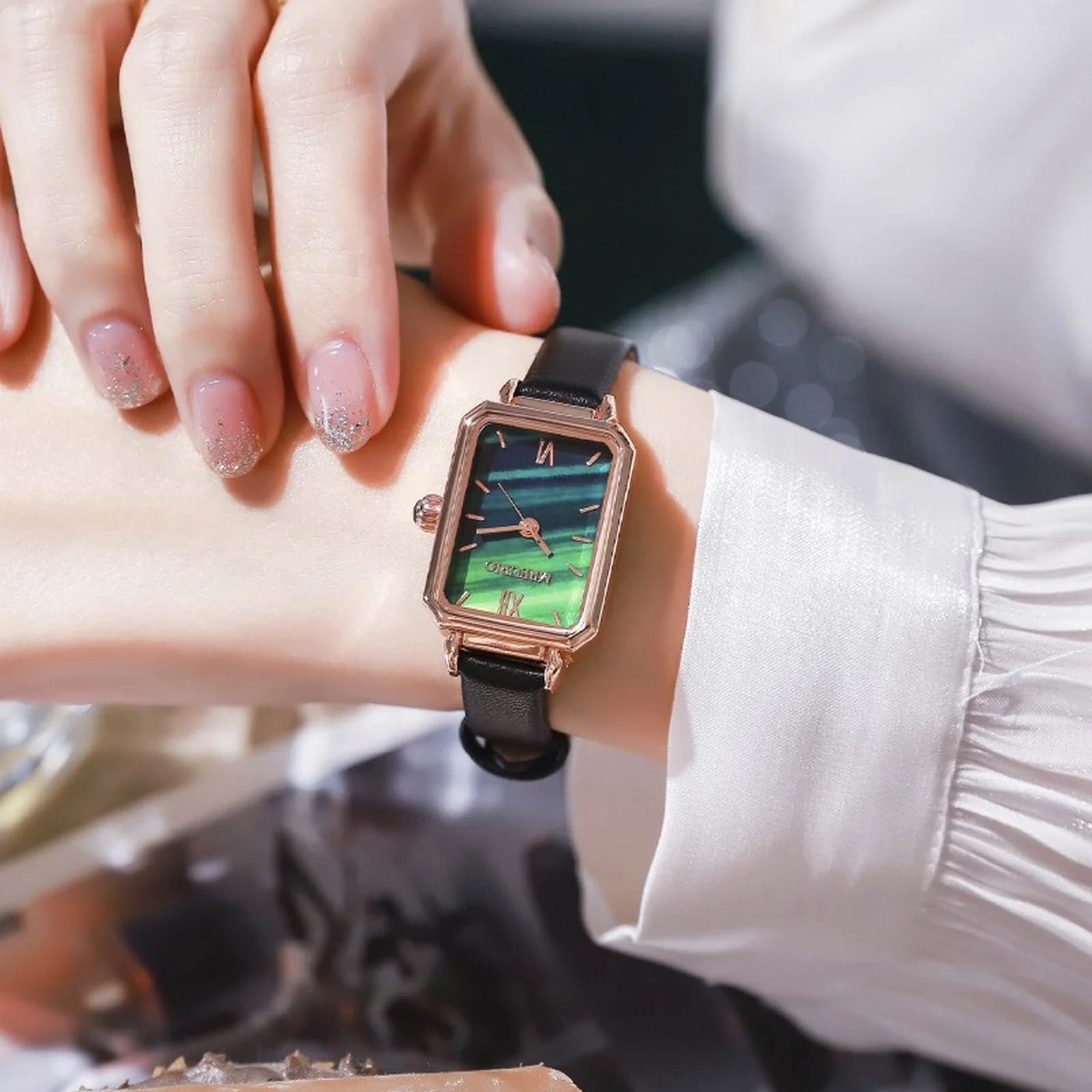 Women's Watch with Fashionable Rectangular Dial, New Quartz Movement watch in Luxurious and Light Style, Elegant Tempering, Women's Daily Decoration