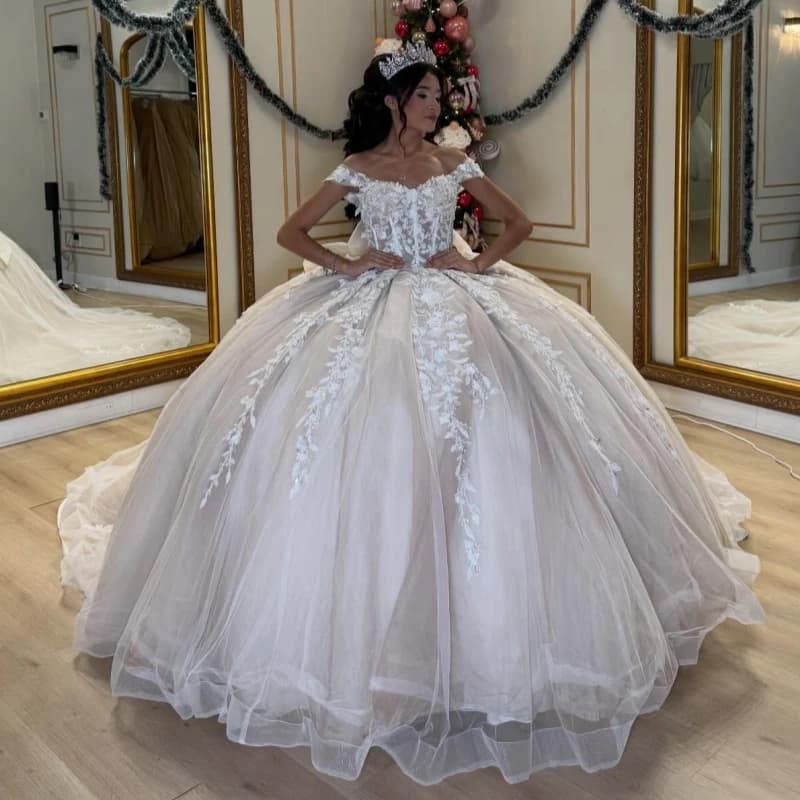 Abiti Quinceanera lucidi champagne con spalle scoperte Applique in pizzo con perline Fiocco di cristallo Tull Festa di compleanno Abito dolce 16 Vestid