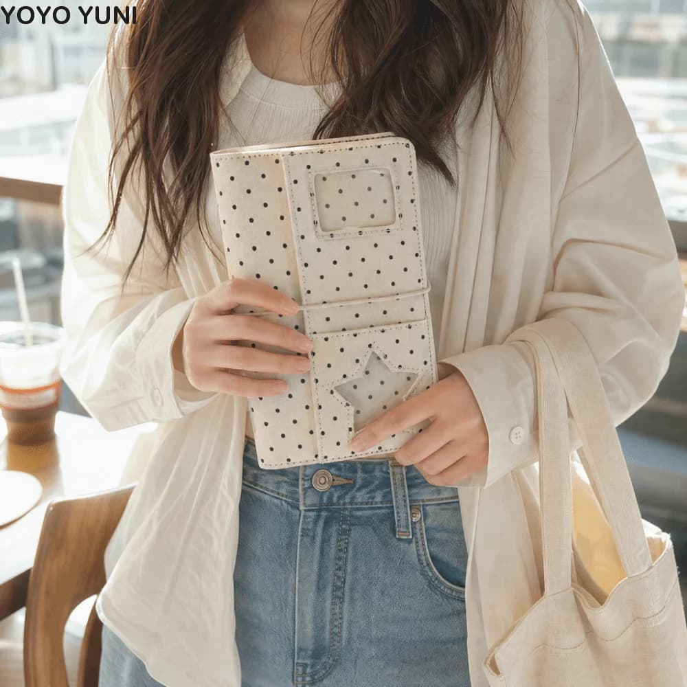 Copertina per agenda A6 a 6 fori con motivo a pois, in tessuto semplice con texture twill