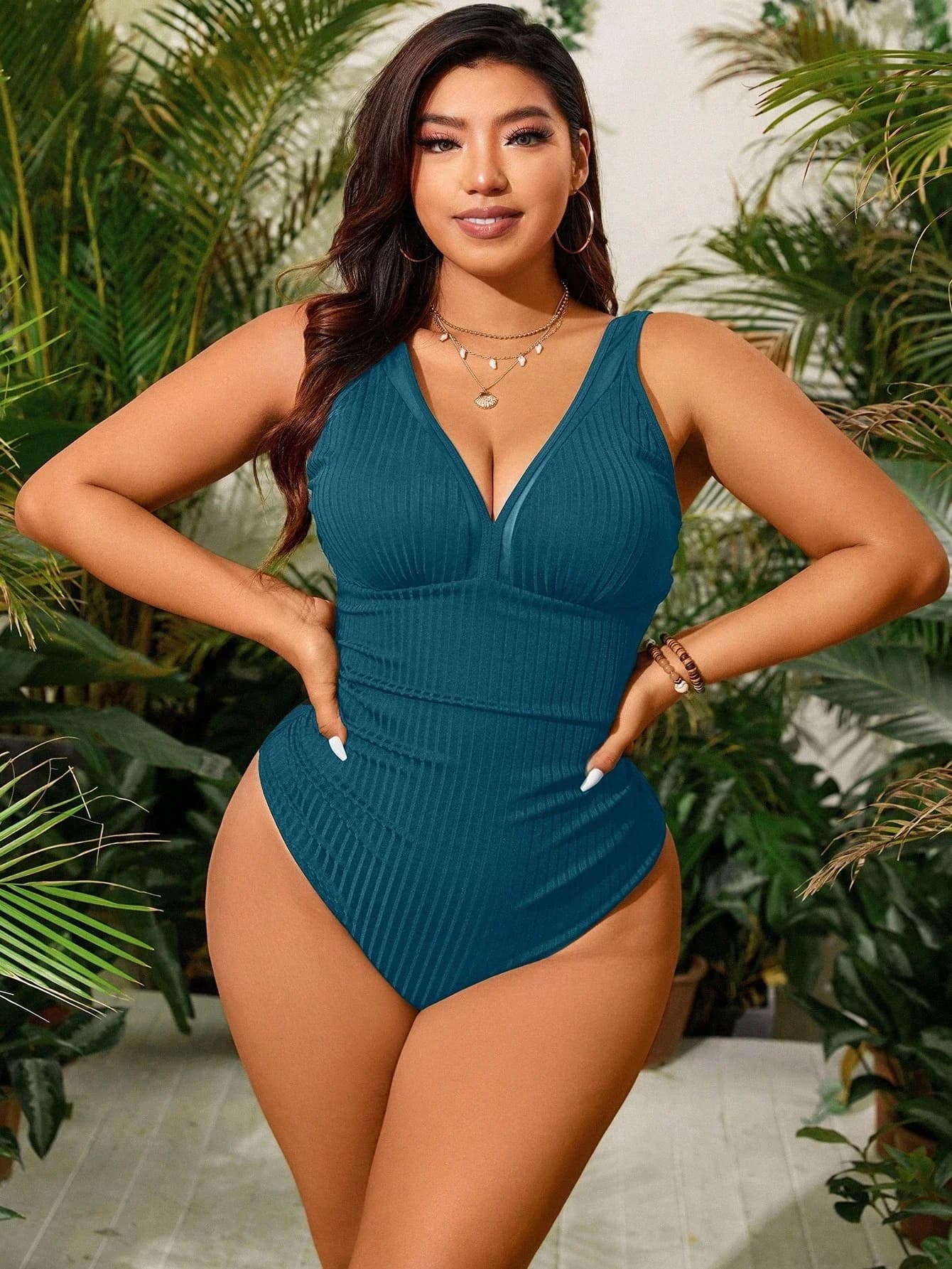 Full color swimsuit for women strong sizes, ideal for beach holidays