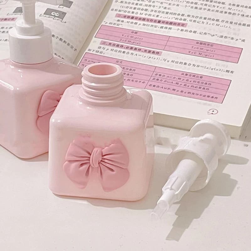 Nuovo Dispenser di Sapone da 200ML con Pompa a Pressione, Bottiglia Ricaricabile per Doccia, Lozione, Igienizzante Mani, Shampoo, Bagno